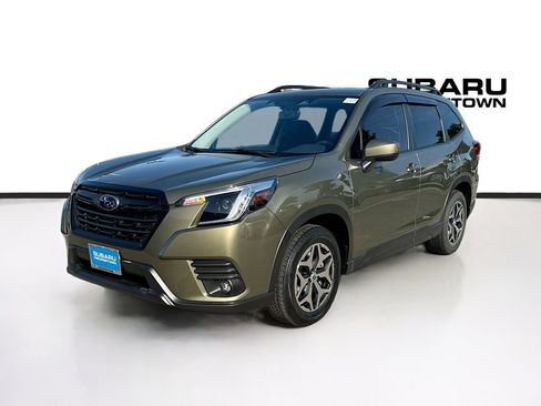 Used 2024 Subaru Forester Premium AWD/4WD image 3