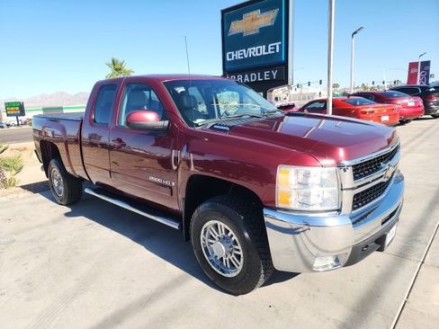 Used 2008 Chevrolet Silverado 2500 LTZ w/ Suspension Package, Off-Road AWD/4WD image 2