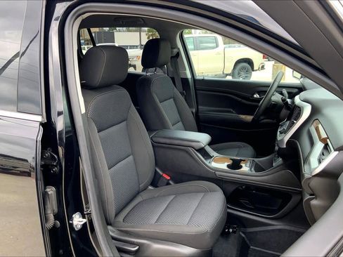 Used 2021 GMC Acadia SLE w/ LPO, Floor Liner Package image 9