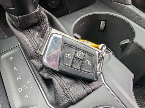 Used 2021 Volkswagen Atlas SE image 22