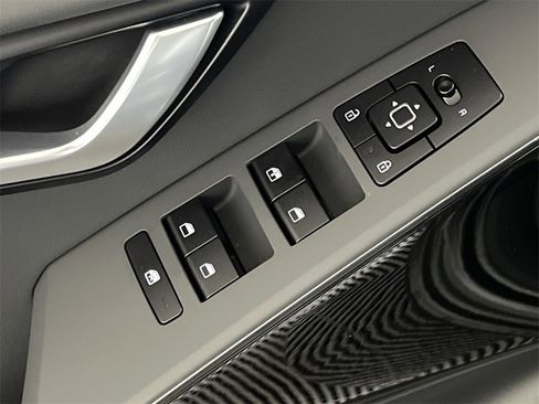 New 2026 Kia Niro EX image 13