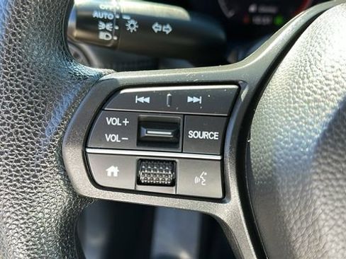 Used 2023 Honda HR-V LX image 11