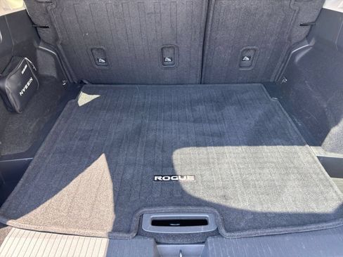 Used 2025 Nissan Rogue SV FWD image 34
