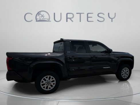 Certified 2025 Toyota Tacoma SR5 AWD/4WD image 5