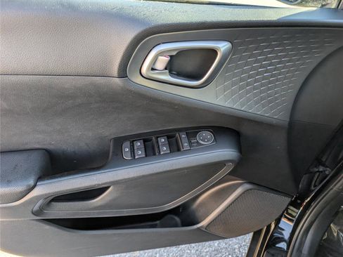 Used 2021 Kia Soul S image 19