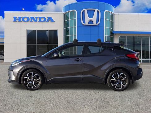 Used 2021 Toyota C-HR XLE image 6