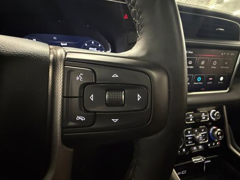 Used 2024 GMC Yukon XL Denali AWD/4WD image 19