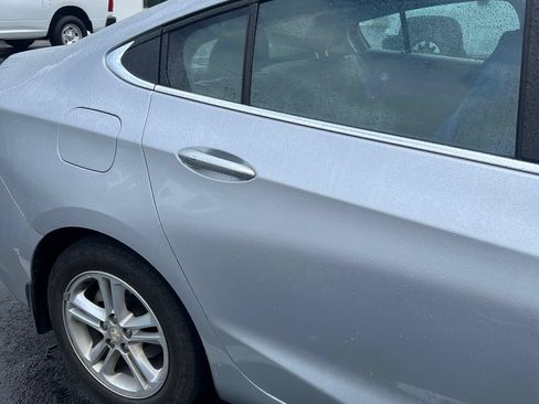 Used 2016 Chevrolet Cruze LT w/ Sun And Sound Package FWD image 9