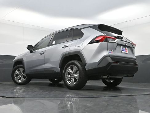 Used 2022 Toyota RAV4 XLE w/ Convenience Package image 28