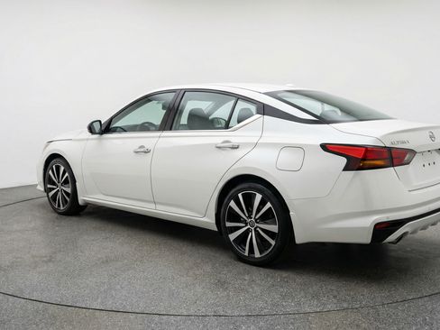 Used 2025 Nissan Altima 2.5 SV image 6