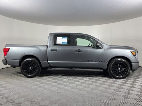 Used 2018 Nissan Titan SL w/ Midnight Edition RWD image 9
