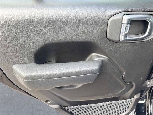 Used 2022 Jeep Wrangler Unlimited Rubicon 4xe image 19