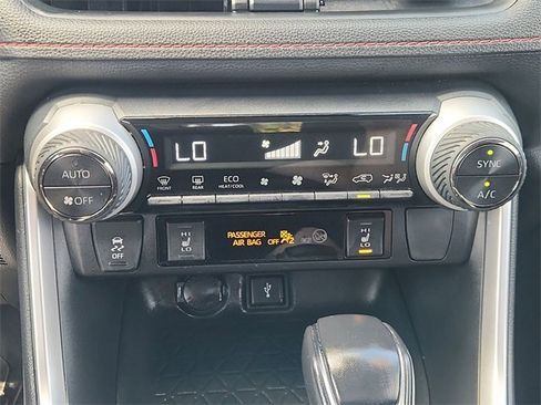 Used 2021 Toyota RAV4 SE image 19
