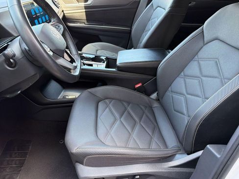 Used 2024 Volkswagen Atlas Cross Sport SE FWD image 5