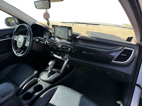 Used 2021 Kia Seltos EX AWD/4WD image 16