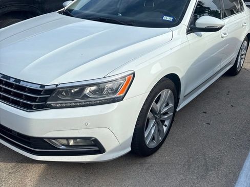 Used 2017 Volkswagen Passat 1.8T SE FWD image 2