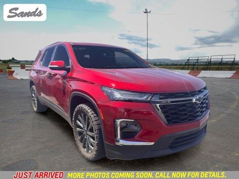 Used 2023 Chevrolet Traverse RS FWD image 1