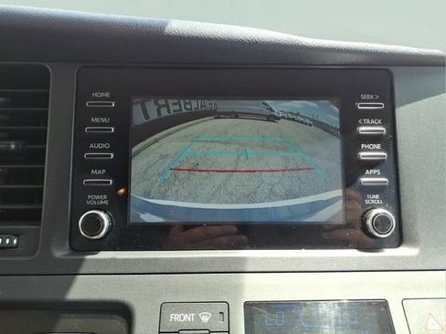 Used 2020 Toyota Sienna L FWD image 19