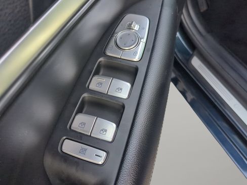Used 2025 Genesis G70 2.5T AWD/4WD image 54