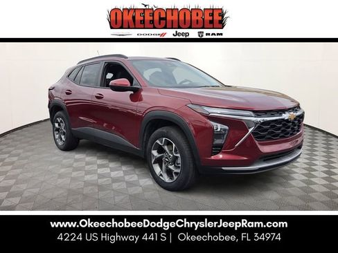 Used 2025 Chevrolet Trax LT w/ LT Convenience Package image 1