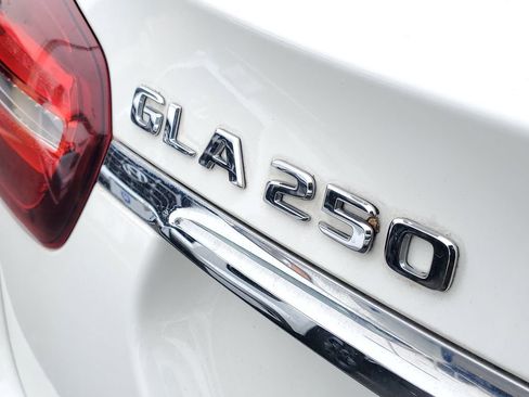 Used 2019 Mercedes-Benz GLA 250 4MATIC w/ Premium Package image 8