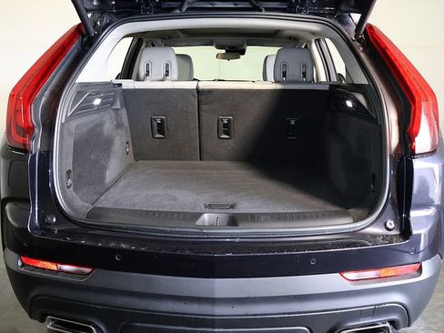 Used 2023 Cadillac XT4 Luxury w/ Cold Weather Package FWD image 27