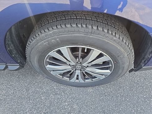 Used 2018 Nissan Pathfinder SV AWD/4WD image 5