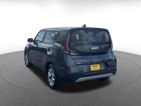 Used 2025 Kia Soul LX w/ LX Technology Package FWD image 11