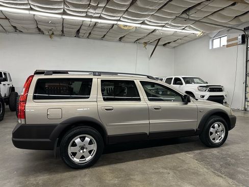 Used 2002 Volvo V70 Cross Country AWD/4WD image 2