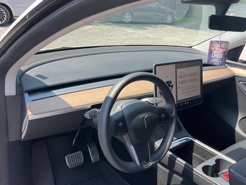 Used 2023 Tesla Model Y Long Range AWD/4WD image 7