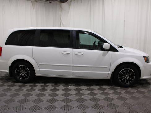 Used 2017 Dodge Grand Caravan SE FWD image 25