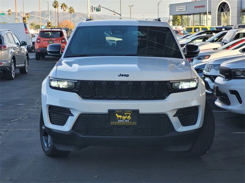 Certified 2023 Jeep Grand Cherokee Altitude image 2