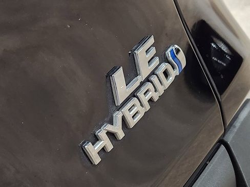 Used 2022 Toyota RAV4 LE image 26