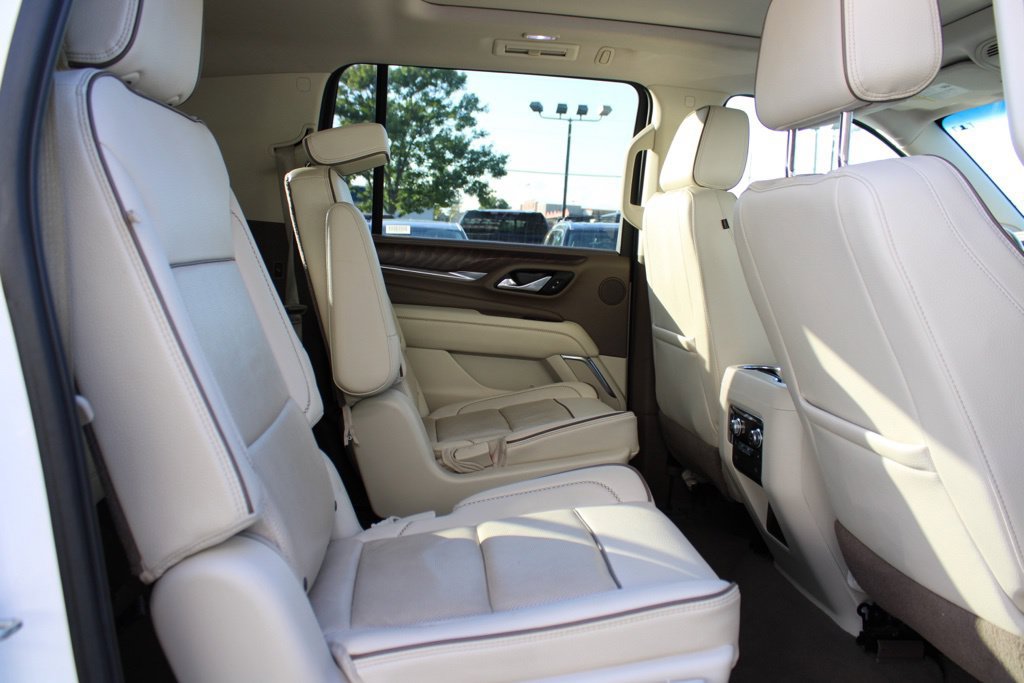 Used 2021 GMC Yukon XL Denali w/ Denali Premium Package AWD/4WD image 16