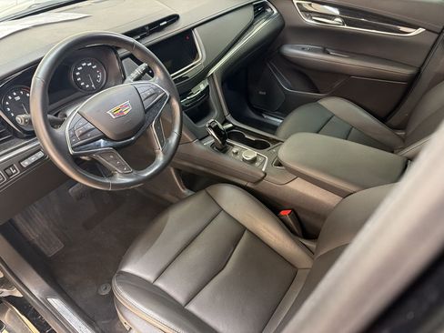 Used 2022 Cadillac XT5 Premium Luxury w/ Technology Package FWD image 4