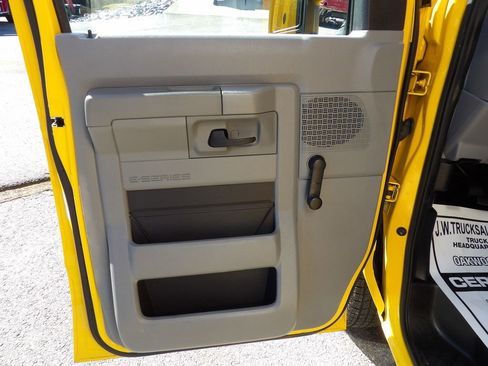 Used 2016 Ford E-350 and Econoline 350 Super Duty image 14