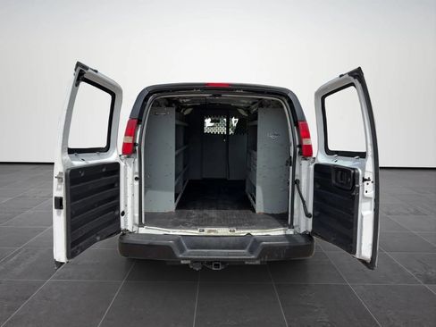 Used 2017 Chevrolet Express 2500 RWD image 12