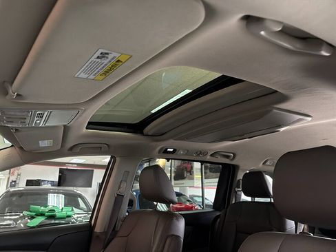 Used 2014 Honda Odyssey Touring Elite image 22