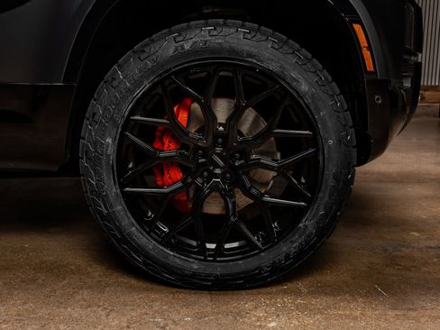 Used 2025 Land Rover Defender 130 X image 10