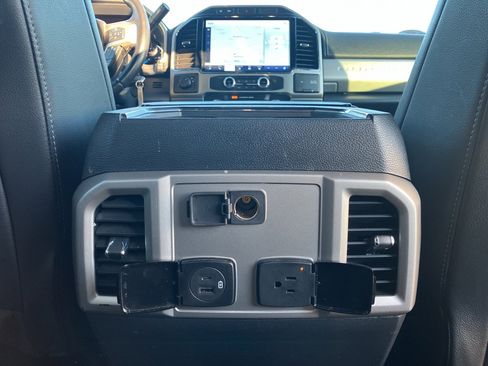 Used 2022 Ford F250 Lariat w/ Chrome Package image 34