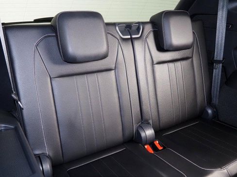 Used 2024 Volkswagen Tiguan SE R-Line FWD image 18