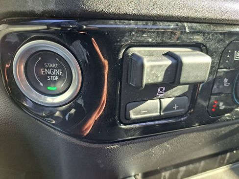 Used 2022 Chevrolet Silverado 1500 High Country image 40