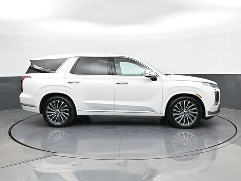 Used 2023 Hyundai Palisade Calligraphy FWD image 4