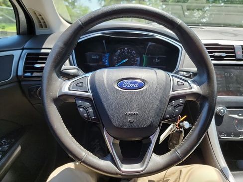 Used 2014 Ford Fusion SE FWD image 16