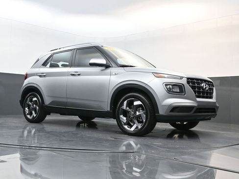 Certified 2025 Hyundai Venue SEL image 23