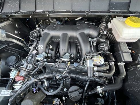 Certified 2025 Nissan Pathfinder S image 31