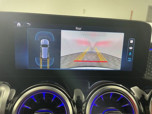 Used 2025 Mercedes-Benz GLB 250 image 22