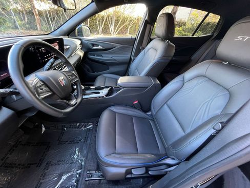 Used 2025 Buick Envista Sport Touring image 24