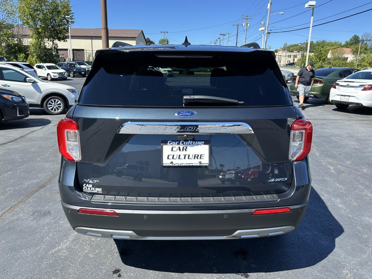 Used 2022 Ford Explorer XLT w/ Equipment Group 202A AWD/4WD image 12