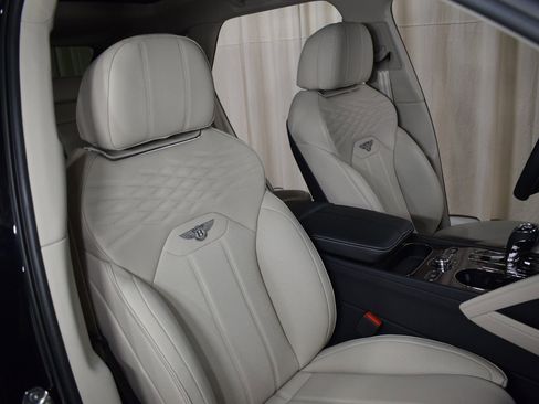 New 2025 Bentley Bentayga AWD/4WD image 25